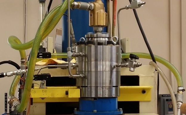 Kalsi Engineering’s new 4.5” test fixture is designed to simulate the pressure sealing location of coaxial and side entry high pressure swivels. It includes a driveshaft-driven washpipe, and our patented floating backup rings. This fixture allows us to test rotary seals at pressures up to 10,000 psi.
