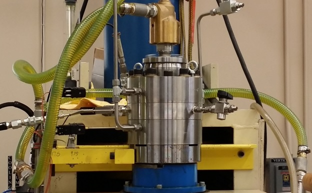 Kalsi Engineering’s new 4.5” test fixture is designed to simulate the pressure sealing location of coaxial and side entry high pressure swivels. It includes a driveshaft-driven washpipe, and our patent pending floating backup rings.